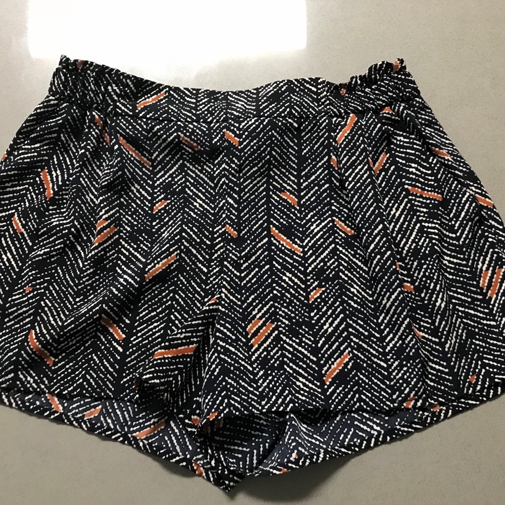 Wavy Shorts